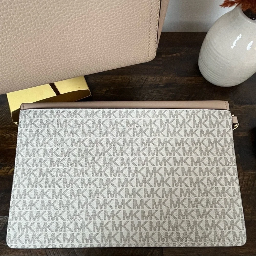Michael Kors 3 in 1 Large Maisie Tote. Beige. #360